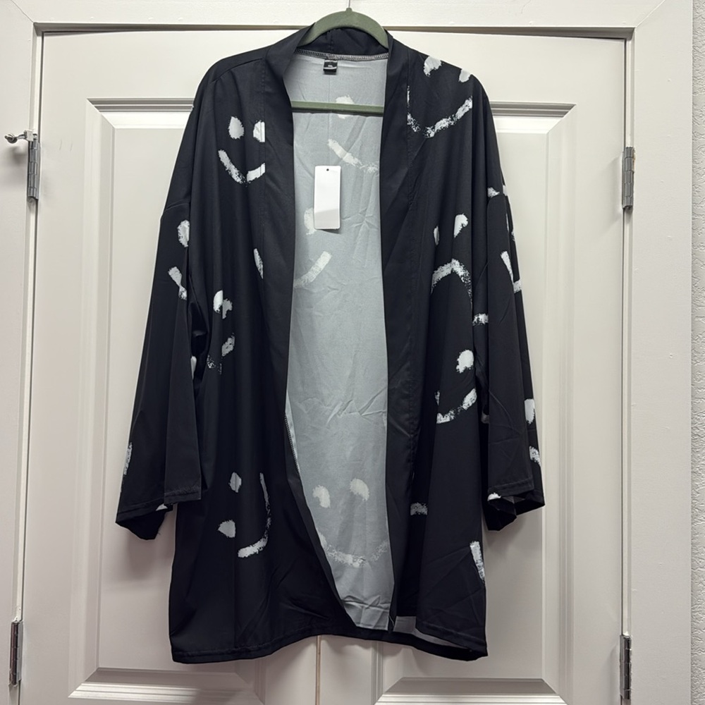 Black Kimono with White Smiley Faces - Picture 5 of 5